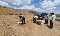 بازدید از کانون‌های ملخ و اجرای عملیات مبارزه در روستای کریز شهرستان کوهسرخ