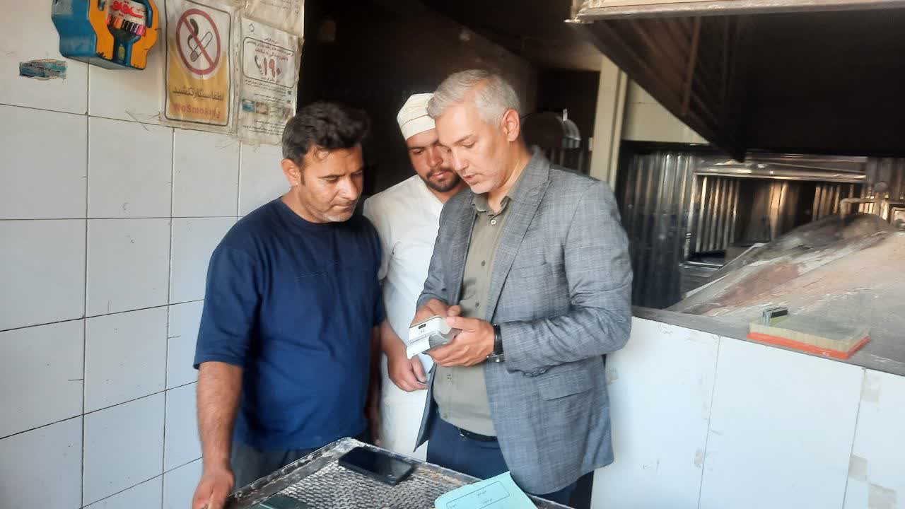 نظارت مدیر جهاد کشاورزی از نانوایی‌های شهرستان باخرز؛ همکاری مشترک جهاد کشاورزی و بسیج